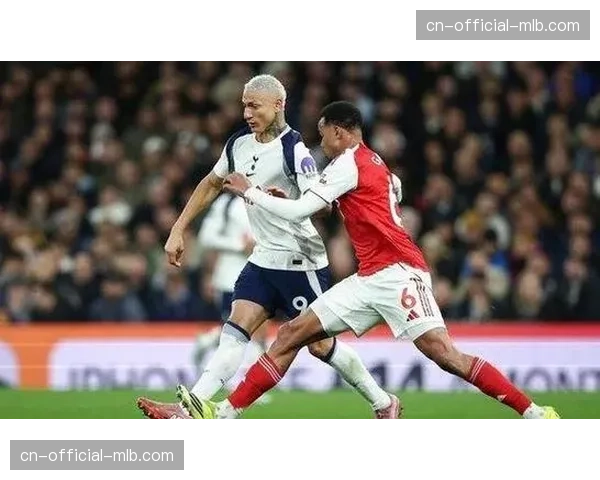 VAR介入耗时8分钟，英超北伦敦德比火爆场面因多次中断降温